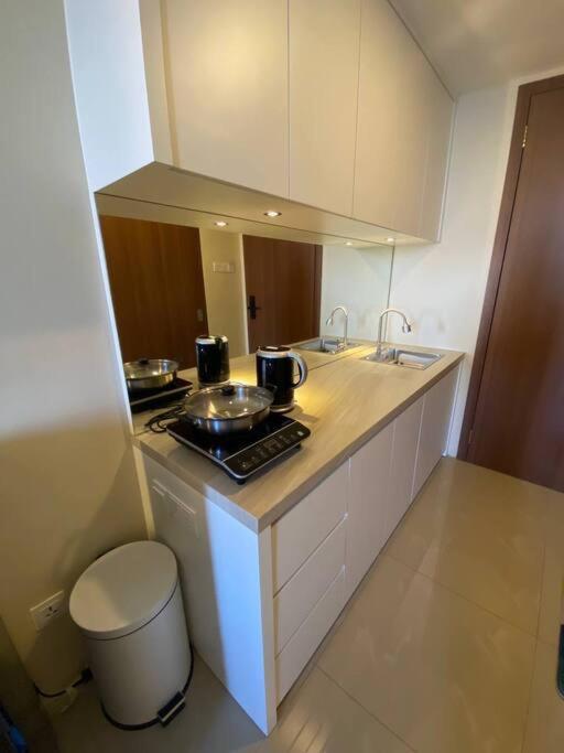 Nagoya Thamrin Apartment High Floor With View المظهر الخارجي الصورة
