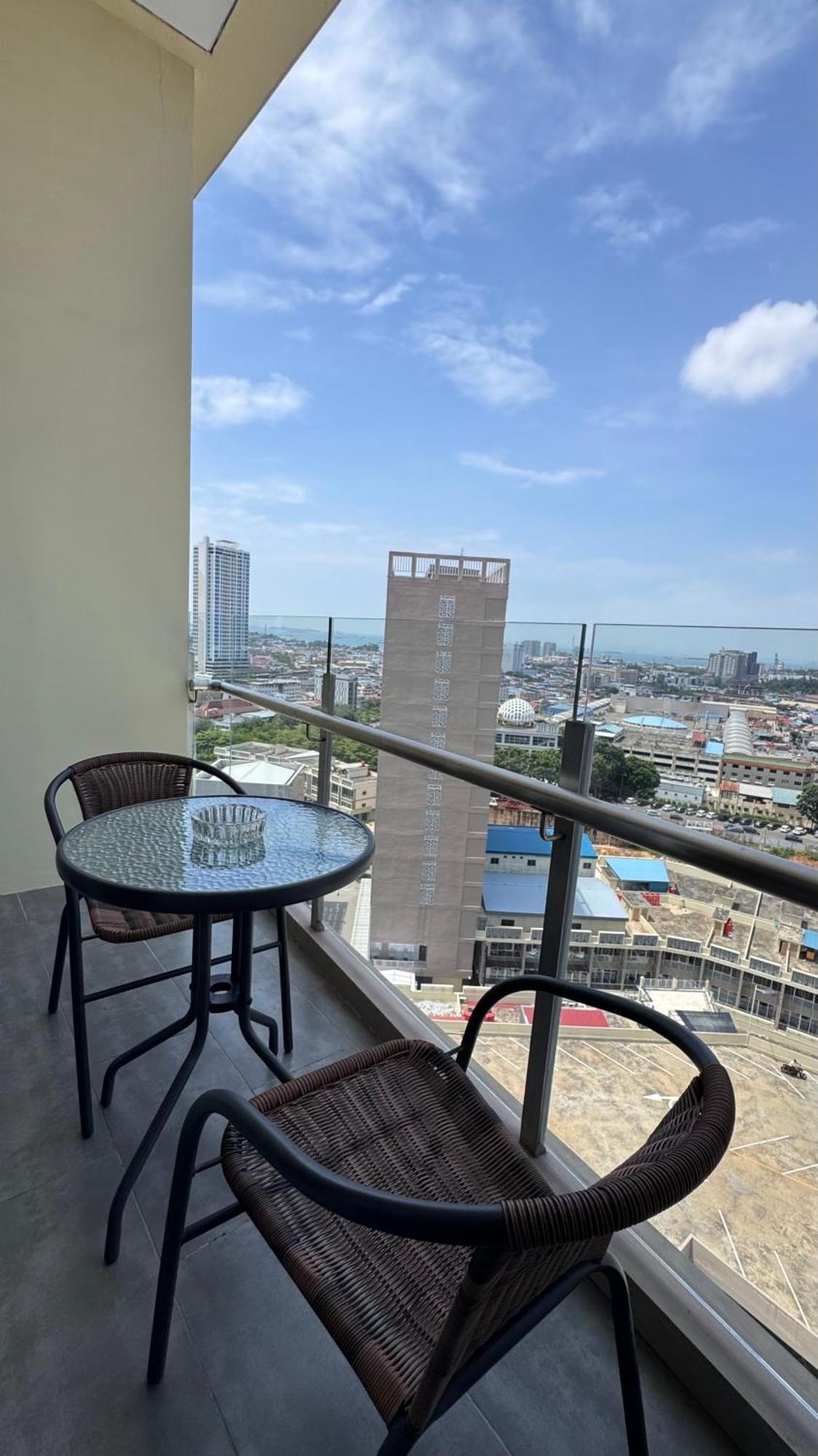 Nagoya Thamrin Apartment High Floor With View المظهر الخارجي الصورة